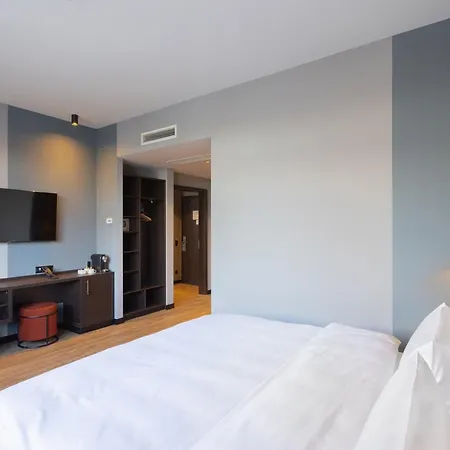 Titanic Comfort Kurfuerstendamm 3* Berlín